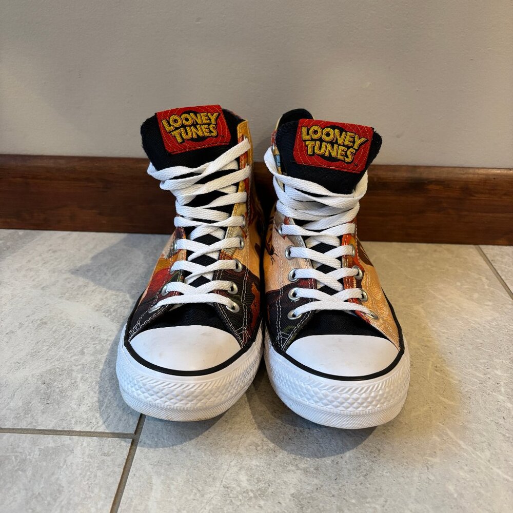 Converse high tops – Looney Tunes Road Runner and Wile E. Coyote (M 9/W 11)